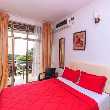 Frontiers Hotel 恩德培 外观 照片