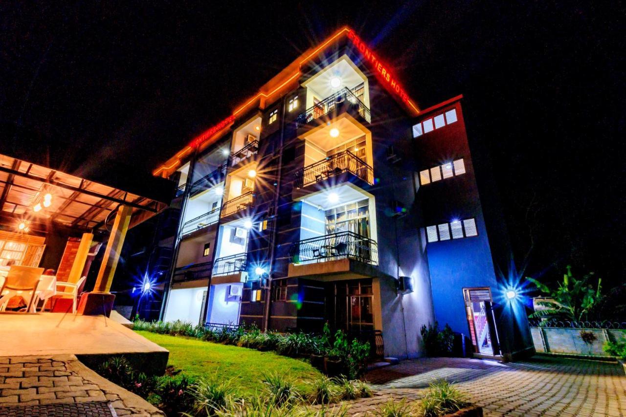 Frontiers Hotel 恩德培 外观 照片