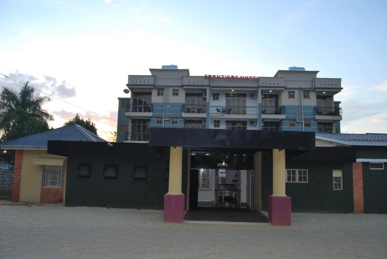 Frontiers Hotel 恩德培 外观 照片