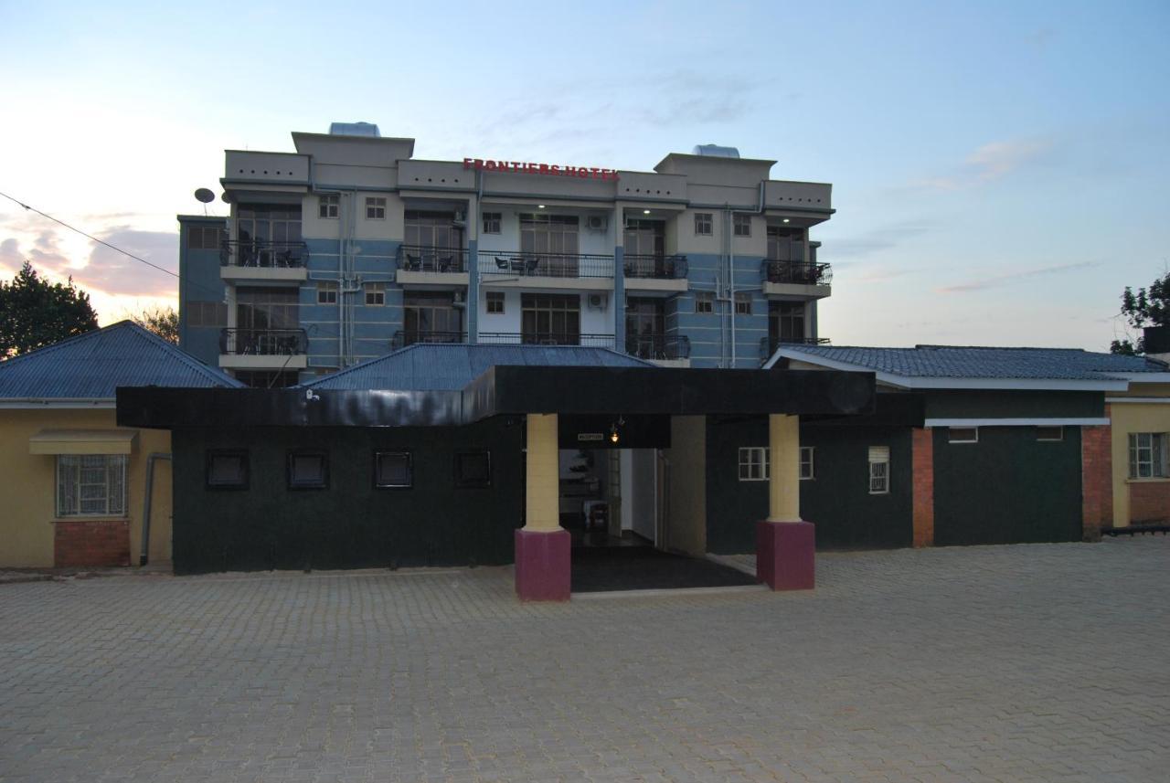 Frontiers Hotel 恩德培 外观 照片