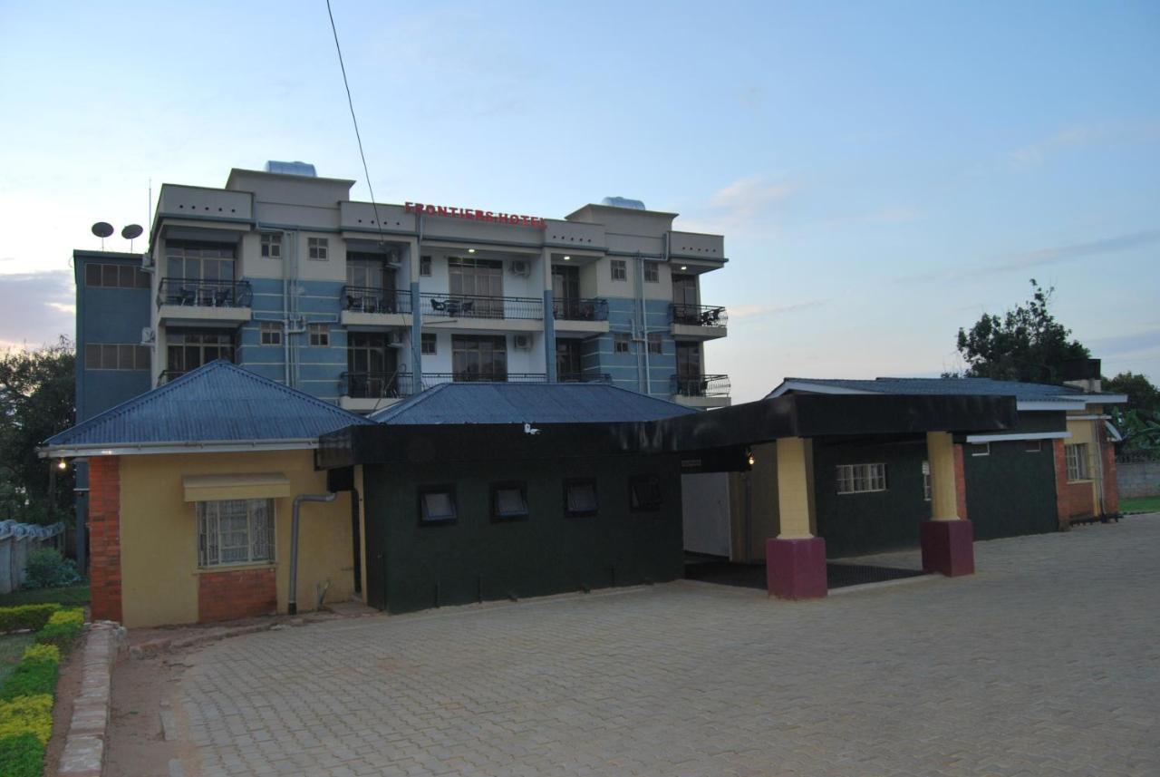 Frontiers Hotel 恩德培 外观 照片