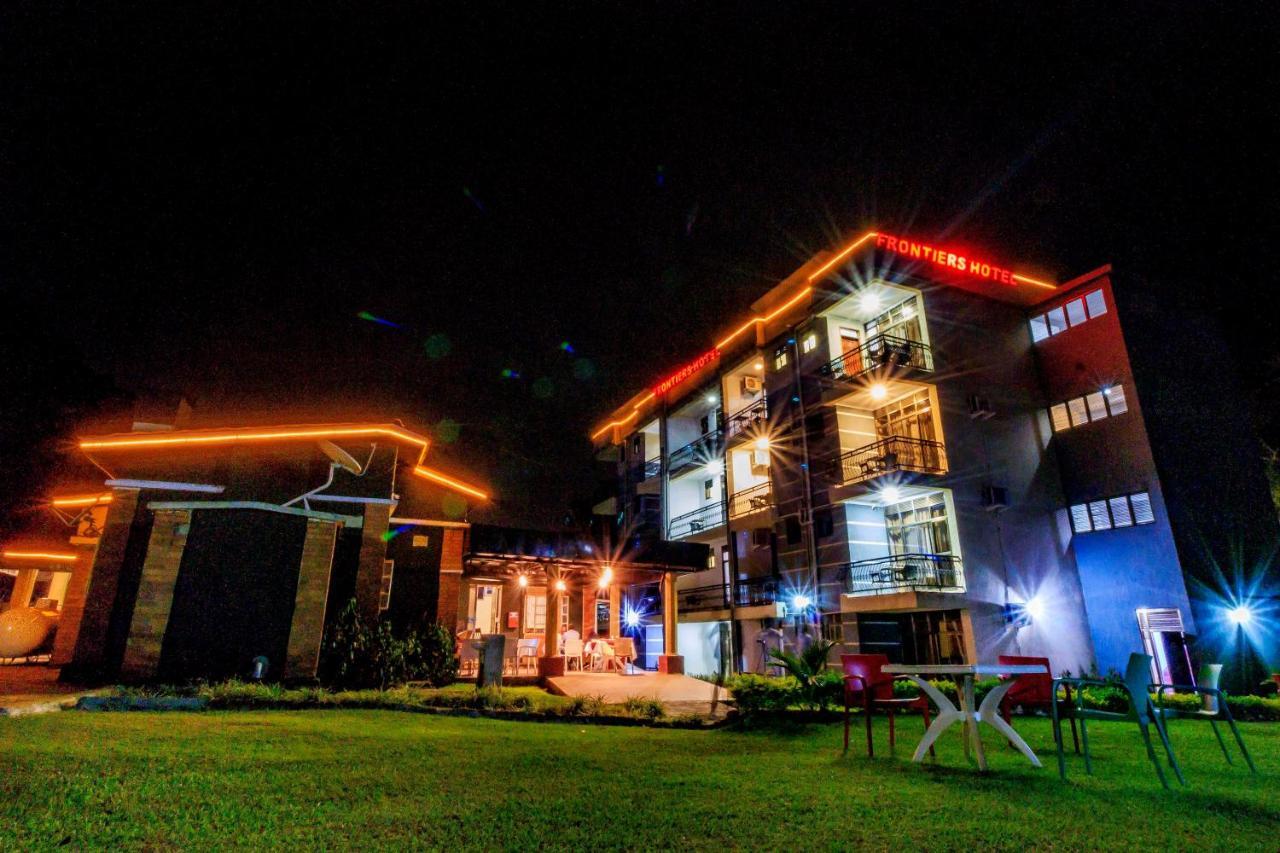 Frontiers Hotel 恩德培 外观 照片